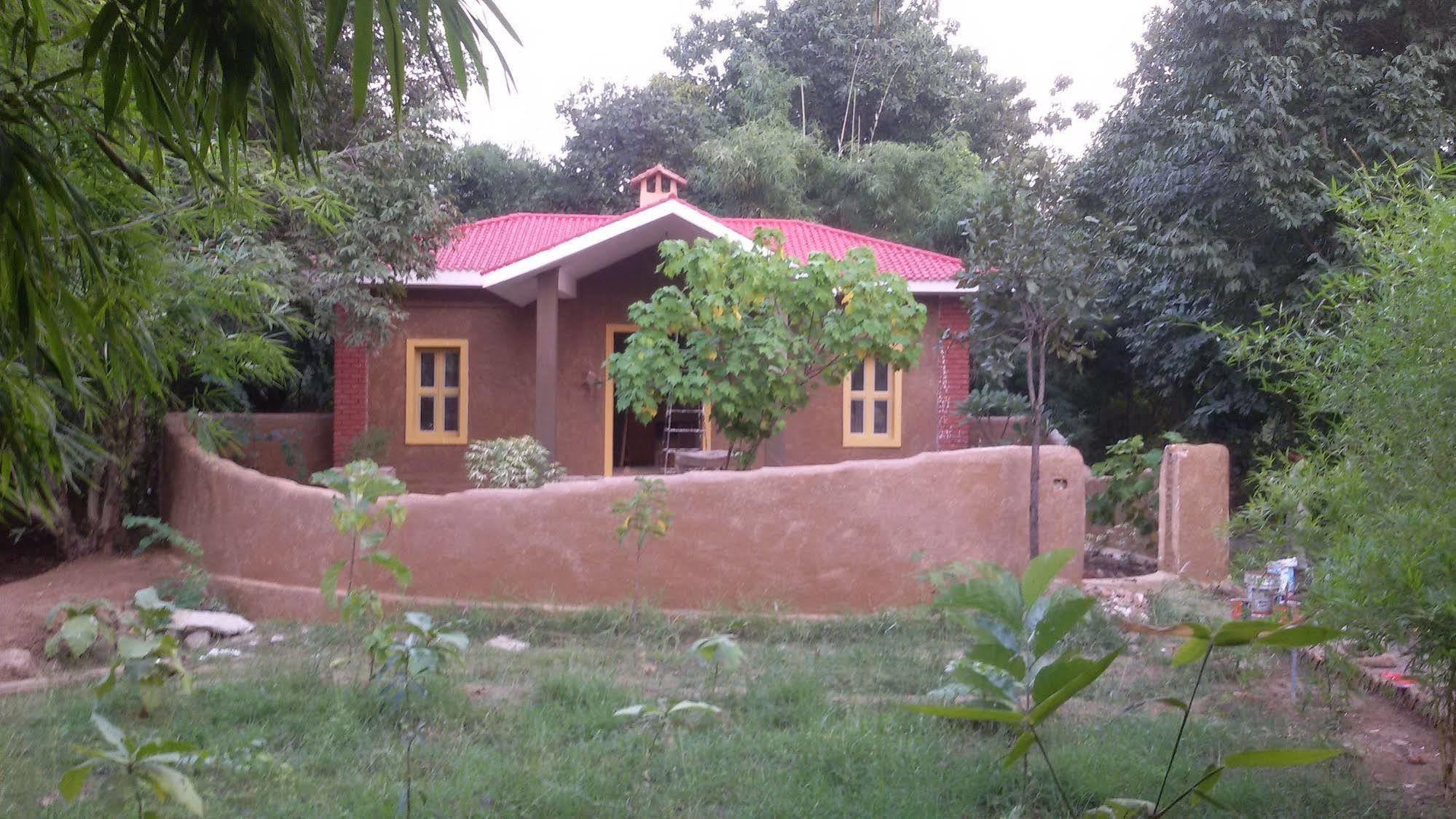 Lemon Tree Wildlife Resort, Bandhavgarh Tala  Экстерьер фото