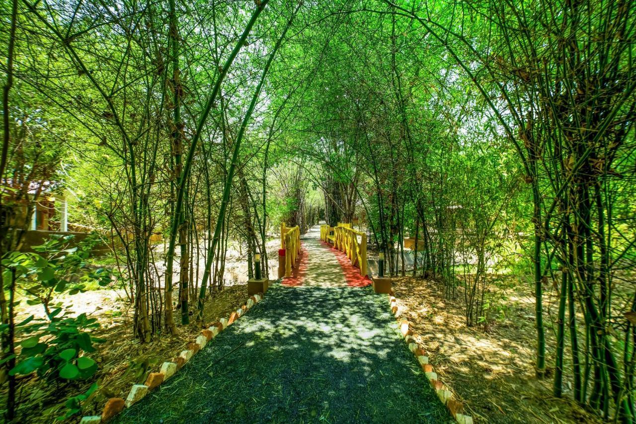 Lemon Tree Wildlife Resort, Bandhavgarh Tala  Экстерьер фото