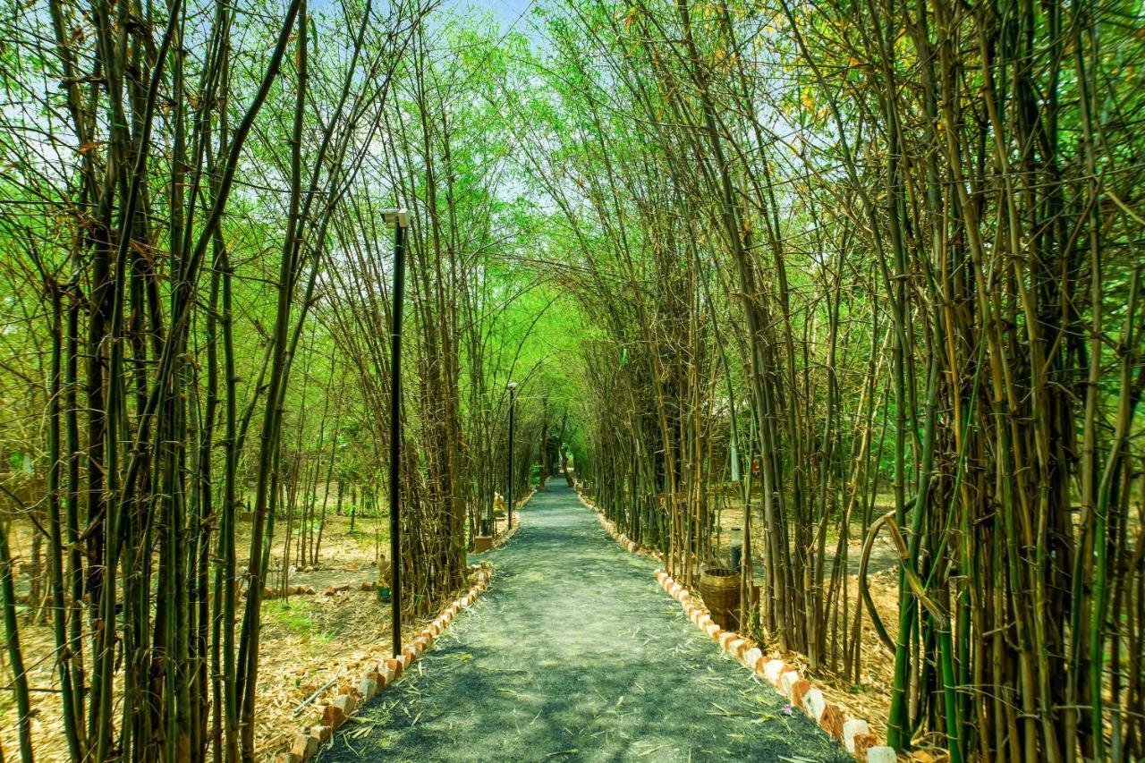Lemon Tree Wildlife Resort, Bandhavgarh Tala  Экстерьер фото