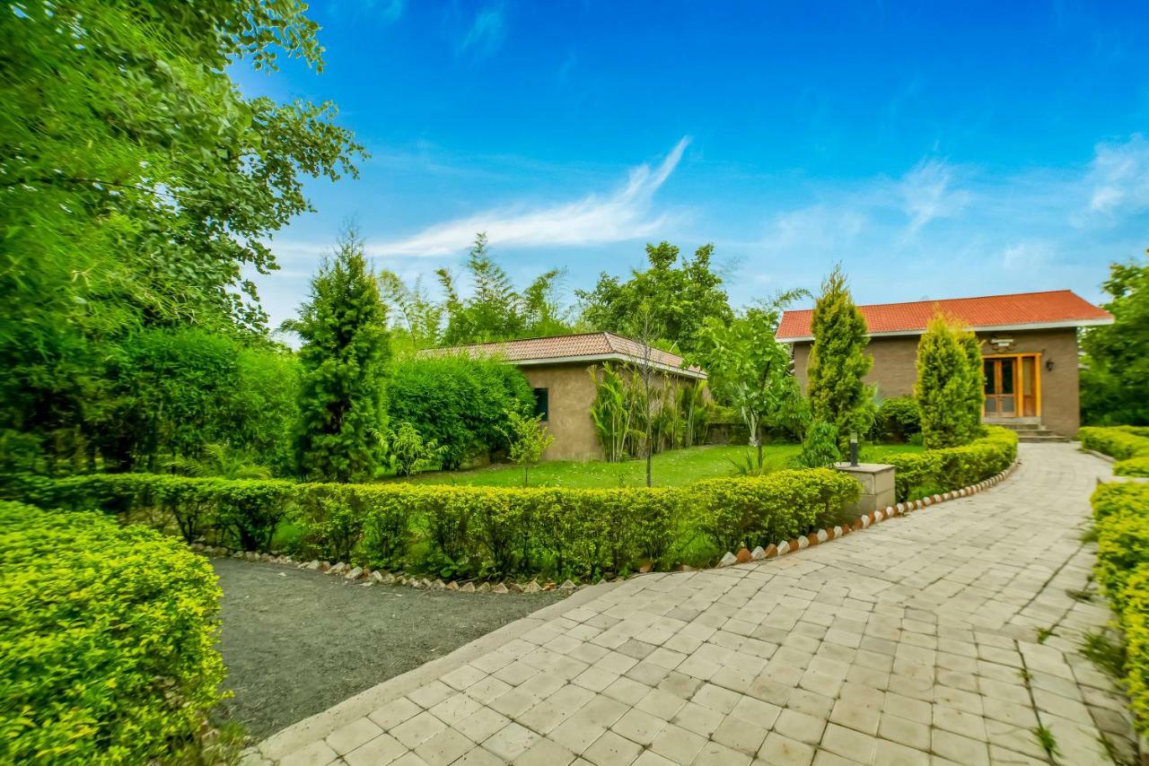 Lemon Tree Wildlife Resort, Bandhavgarh Tala  Экстерьер фото